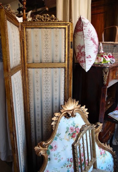 vecchio, antico, antica, antichita, antichità, antiques, ancient, mobile, mobili, credenza, armadio, libreria, tavolo, sedia, poltrona, cassettiera, scrivania, settimino, restauro, restaurato, restaurata, epoca, carlo x, secretaire, luigi filippo, biedermeier, impero, stile impero, cornice antica, specchiera, scrittoio, divano, intarsiato, comodino, comodini, napoleone III, orologio, lampadario, quadro, quadri, dipinto, dipinti, ribalta, meuble de metier, serrandina, ministeriale, farmacia, farmacista, shabby, dacapatura, laccato, vetrina, vetrinetta, etagere, banquette, panchetta, toyle de jouy, specchiera, poltroncina, letto, juke box, alzata, alzatina, lampada, candeliere, argento, servizio, servizi, porcellana, porcellane, inglese, inglesi, francia, francese, royal albert, zuppiera, teiera, tazza, tazzina, piatto, piatti, natale, regalo, brocca, brocche, biscottiera, lista nozze, vintage, bisto england, royal worcester, burriera, regina vittoria, idea regalo, idee regalo, richard, vittoriana, scatola, scatole, collezione, casa, arredo, interni, chic, salone, sala, cucina, country, originale, fatto a mano, orologio, orologi, oggetto, oggetti, alzata, alzatina, ritratto, ritratti, posate, paralume, design