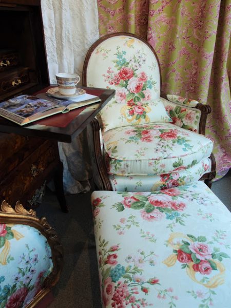 vecchio, antico, antica, antichita, antichità, antiques, ancient, mobile, mobili, credenza, armadio, libreria, tavolo, sedia, poltrona, cassettiera, scrivania, settimino, restauro, restaurato, restaurata, epoca, carlo x, secretaire, luigi filippo, biedermeier, impero, stile impero, cornice antica, specchiera, scrittoio, divano, intarsiato, comodino, comodini, napoleone III, orologio, lampadario, quadro, quadri, dipinto, dipinti, ribalta, meuble de metier, serrandina, ministeriale, farmacia, farmacista, shabby, dacapatura, laccato, vetrina, vetrinetta, etagere, banquette, panchetta, toyle de jouy, specchiera, poltroncina, letto, juke box, alzata, alzatina, lampada, candeliere, argento, servizio, servizi, porcellana, porcellane, inglese, inglesi, francia, francese, royal albert, zuppiera, teiera, tazza, tazzina, piatto, piatti, natale, regalo, brocca, brocche, biscottiera, lista nozze, vintage, bisto england, royal worcester, burriera, regina vittoria, idea regalo, idee regalo, richard, vittoriana, scatola, scatole, collezione, casa, arredo, interni, chic, salone, sala, cucina, country, originale, fatto a mano, orologio, orologi, oggetto, oggetti, alzata, alzatina, ritratto, ritratti, posate, paralume, design