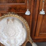 vecchio, antico, antica, antichita, antichità, antiques, ancient, mobile, mobili, credenza, armadio, libreria, tavolo, sedia, poltrona, cassettiera, scrivania, settimino, restauro, restaurato, restaurata, epoca, carlo x, secretaire, luigi filippo, biedermeier, impero, stile impero, cornice antica, specchiera, scrittoio, divano, intarsiato, comodino, comodini, napoleone III, orologio, lampadario, quadro, quadri, dipinto, dipinti, ribalta, meuble de metier, serrandina, ministeriale, farmacia, farmacista, shabby, dacapatura, laccato, vetrina, vetrinetta, etagere, banquette, panchetta, toyle de jouy, specchiera, poltroncina, letto, juke box, alzata, alzatina, lampada, candeliere, argento, servizio, servizi, porcellana, porcellane, inglese, inglesi, francia, francese, royal albert, zuppiera, teiera, tazza, tazzina, piatto, piatti, natale, regalo, brocca, brocche, biscottiera, lista nozze, vintage, bisto england, royal worcester, burriera, regina vittoria, idea regalo, idee regalo, richard, vittoriana, scatola, scatole, collezione, casa, arredo, interni, chic, salone, sala, cucina, country, originale, fatto a mano, orologio, orologi, oggetto, oggetti, alzata, alzatina, ritratto, ritratti, posate, paralume, design