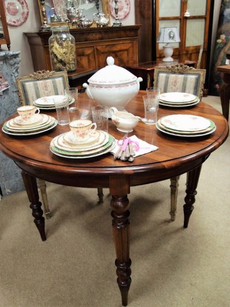 vecchio, antico, antica, antichita, antichità, antiques, ancient, mobile, mobili, credenza, armadio, libreria, tavolo, sedia, poltrona, cassettiera, scrivania, settimino, restauro, restaurato, restaurata, epoca, carlo x, secretaire, luigi filippo, biedermeier, impero, stile impero, cornice antica, specchiera, scrittoio, divano, intarsiato, comodino, comodini, napoleone III, orologio, lampadario, quadro, quadri, dipinto, dipinti, ribalta, meuble de metier, serrandina, ministeriale, farmacia, farmacista, shabby, dacapatura, laccato, vetrina, vetrinetta, etagere, banquette, panchetta, toyle de jouy, specchiera, poltroncina, letto, juke box, alzata, alzatina, lampada, candeliere, argento, servizio, servizi, porcellana, porcellane, inglese, inglesi, francia, francese, royal albert, zuppiera, teiera, tazza, tazzina, piatto, piatti, natale, regalo, brocca, brocche, biscottiera, lista nozze, vintage, bisto england, royal worcester, burriera, regina vittoria, idea regalo, idee regalo, richard, vittoriana, scatola, scatole, collezione, casa, arredo, interni, chic, salone, sala, cucina, country, originale, fatto a mano, orologio, orologi, oggetto, oggetti, alzata, alzatina, ritratto, ritratti, posate, paralume, design